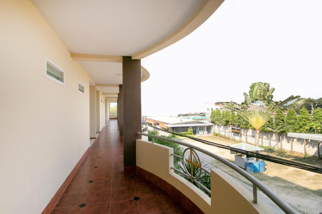 Hotel Oyo 75387 4 Men Court Nong Prue Exterior foto