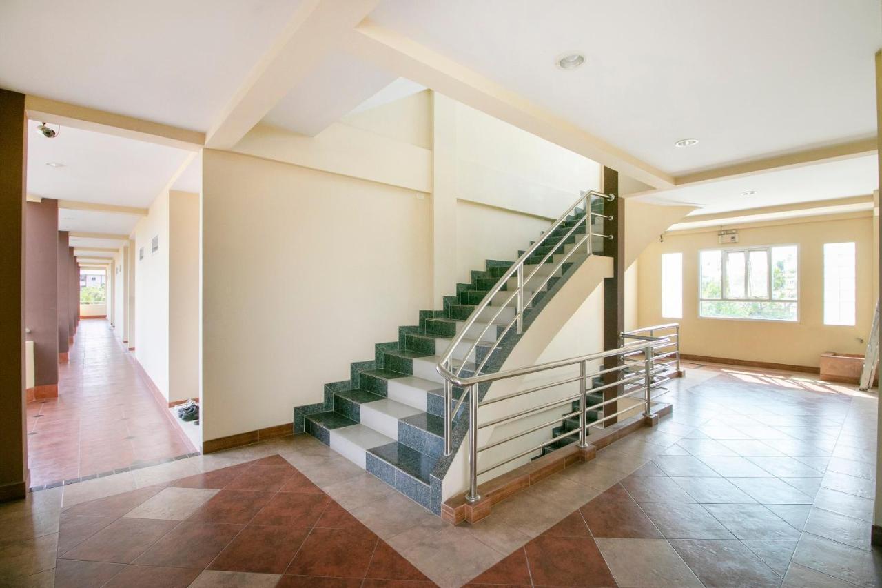 Hotel Oyo 75387 4 Men Court Nong Prue Exterior foto